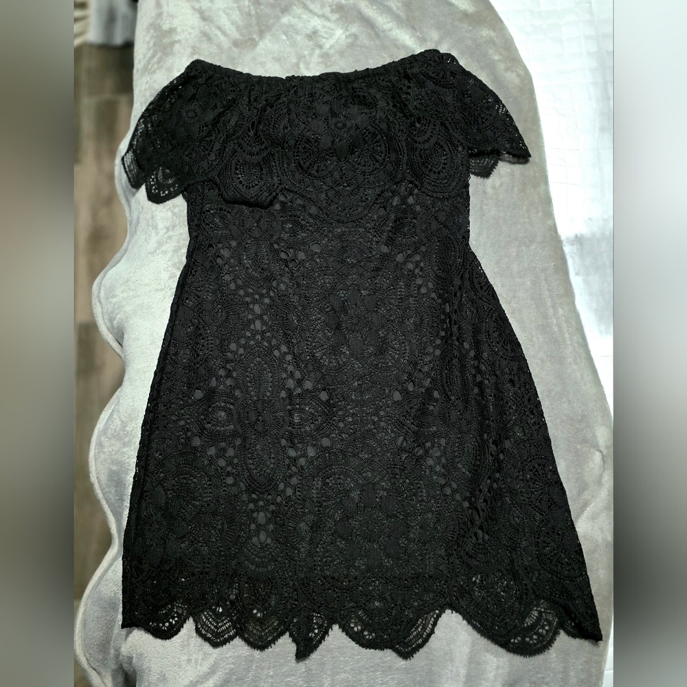 Elegant Black Lace Strapless Dress
